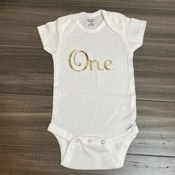 ✨ Baby Girl First Birthday Onesie Bodysuit “One” - Size 12 M - Gold Foil ✨ - Picture 5 of 5